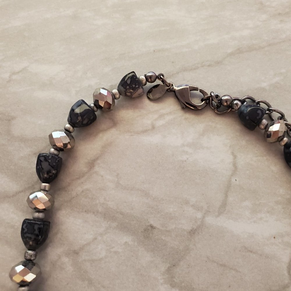 💖 Chico's Beaded Beaded Strand Hammered Pendant Necklace 💖 - Picture 2 of 12